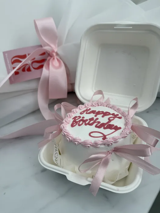 עוגת בנטו אישית עם סרטים